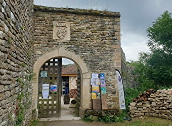 Office de Tourisme Ouche et Montagne - Bureau d'Information Touristique du Château de Mâlain - MALAIN